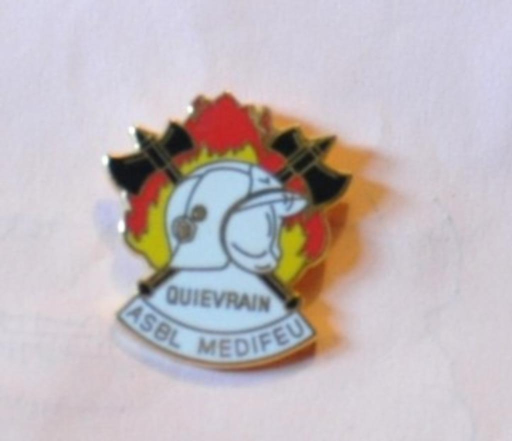 pin's asbl pompier quievrain, Enlèvement ou Envoi, Comme neuf, Autres sujets/thèmes, Insigne ou Pin's