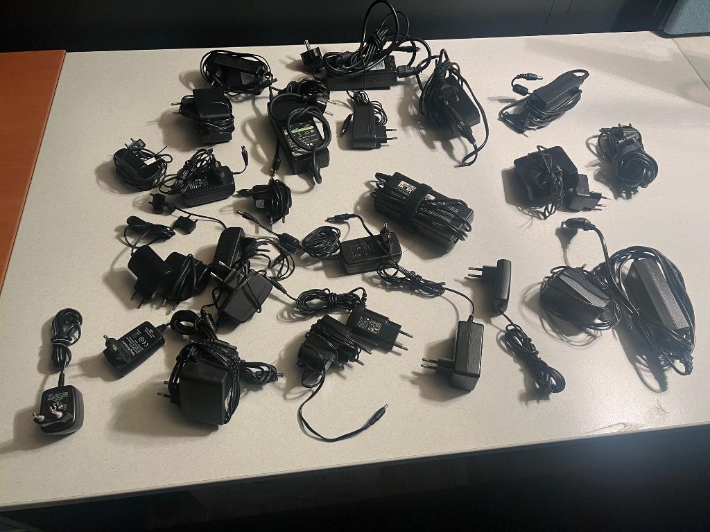 Verzemeling Opladers computer en andere, Télécoms, Téléphonie mobile | Chargeurs pour téléphone, Enlèvement, Utilisé, Autres marques
