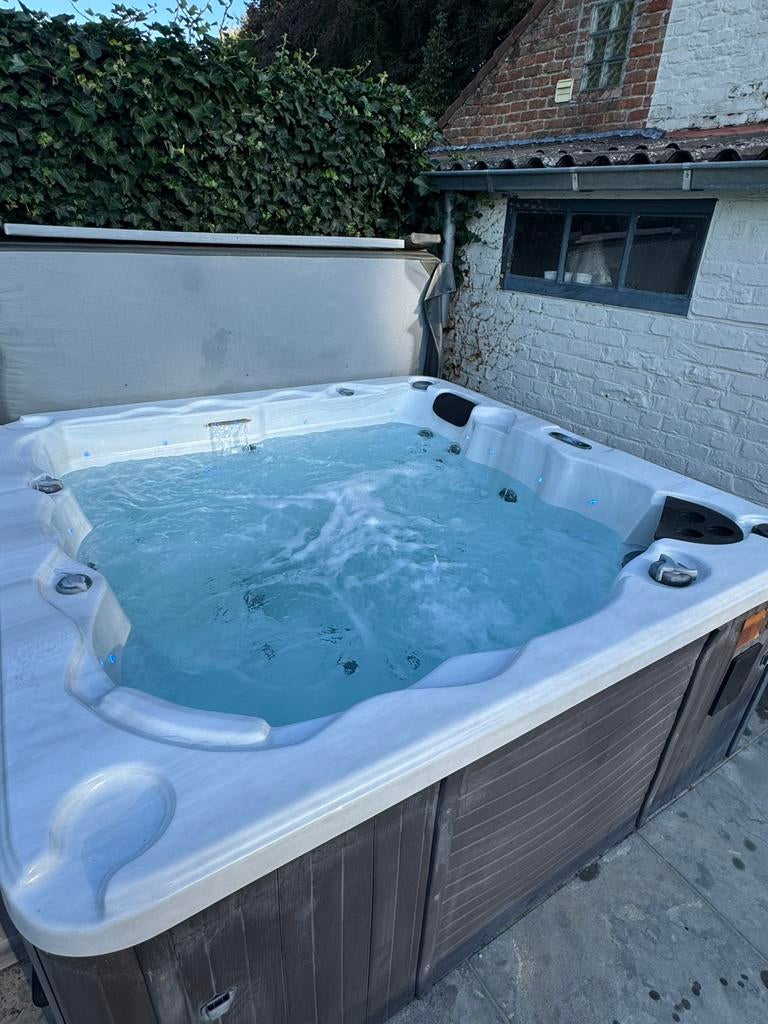 Jaccuzi 2m x 2m, Enlèvement, Comme neuf, Pompe