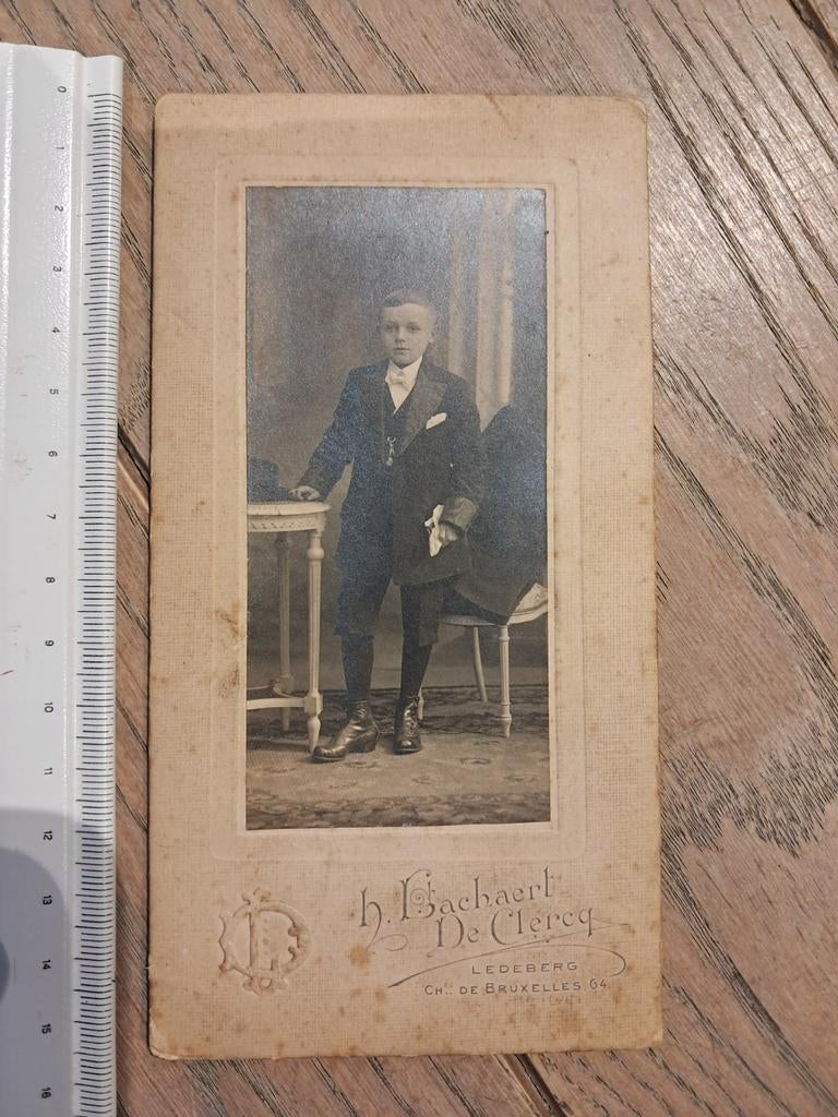 Ancienne photo de communion d'un garçon, prise à Ledeberg, Enlèvement ou Envoi, Comme neuf