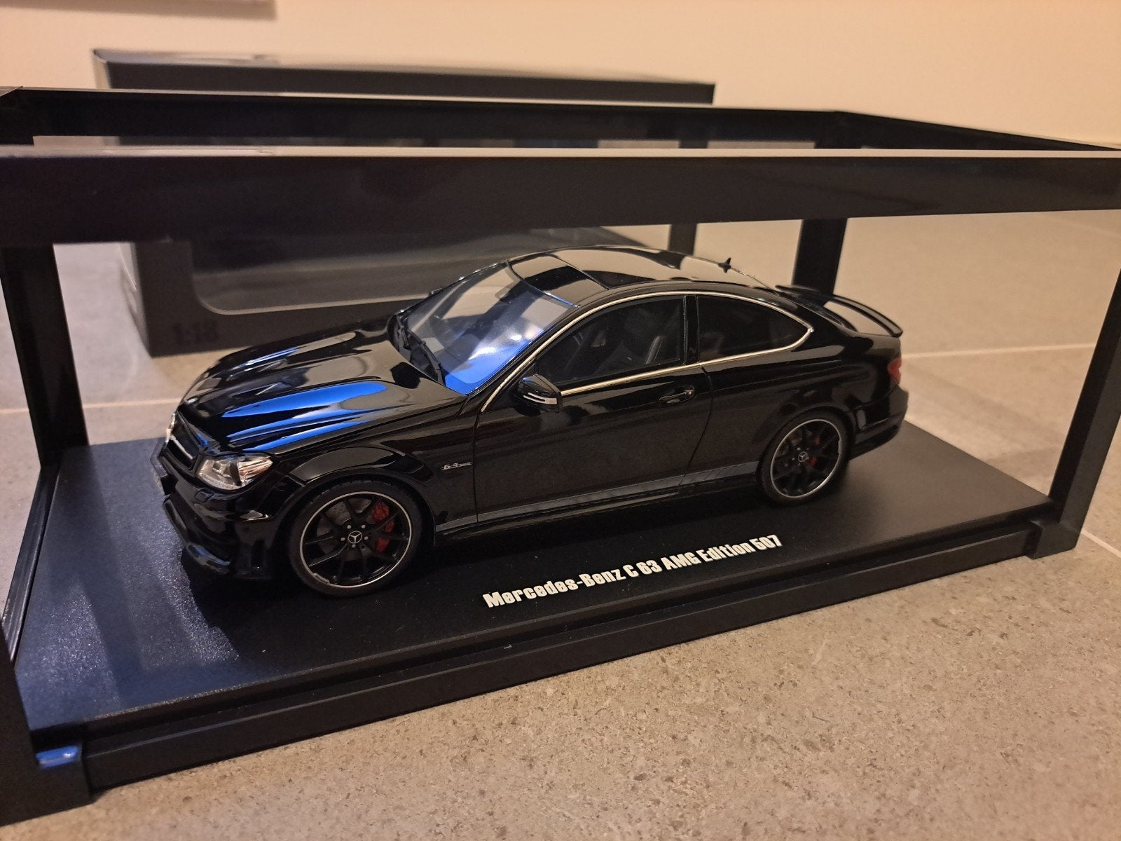 Mercedes Benz C63 W204 Asia Edition GT SPIRIT 1/18 Neuve, Enlèvement ou Envoi, Neuf, Voiture, Autres marques