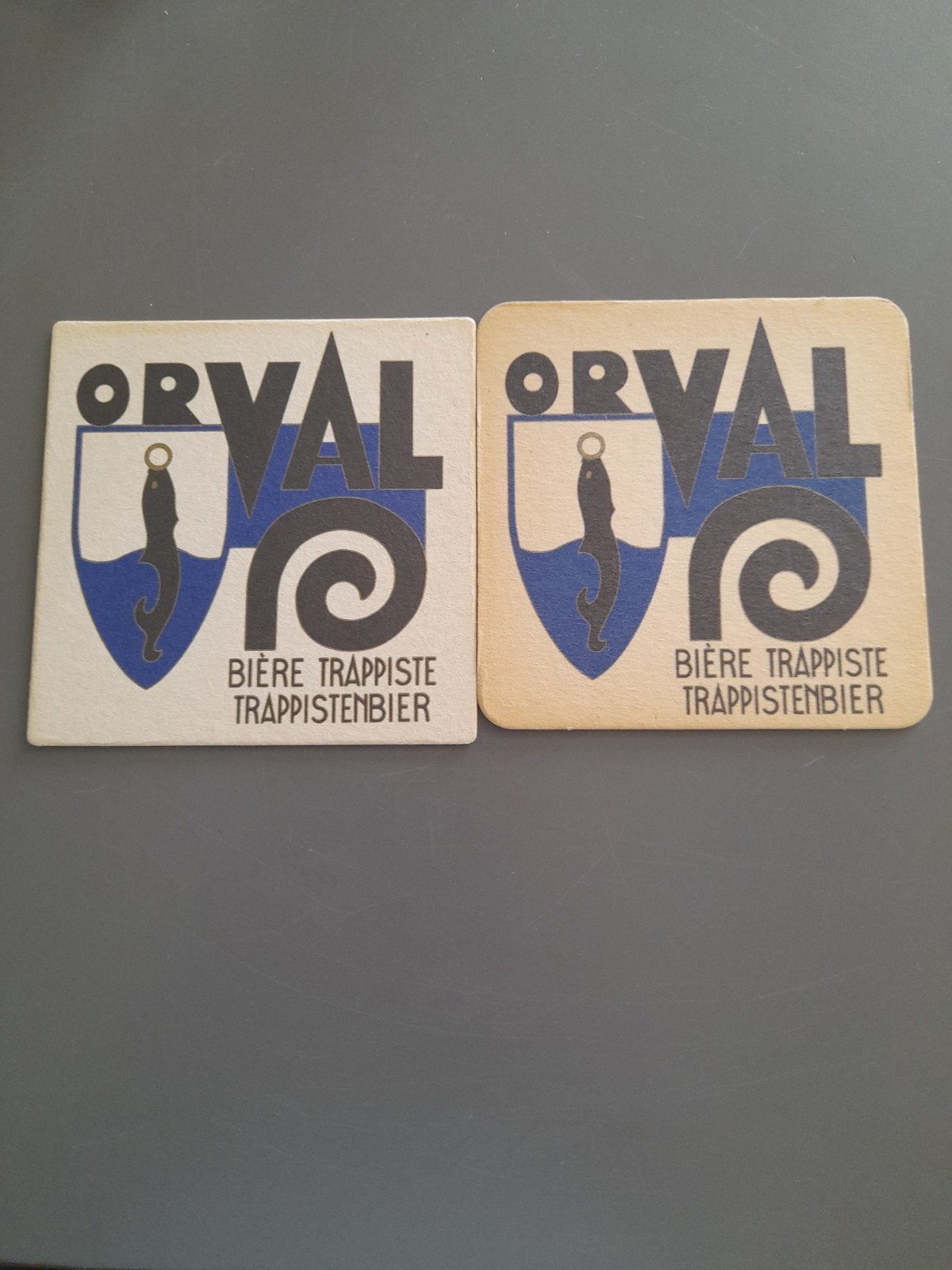 2 sous-verres à bière, ovales différents, Enlèvement ou Envoi