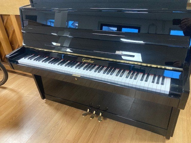Nette zwart hoogglans GUNTHER piano te koop., Gebruikt, Verzenden, Zwart, Piano