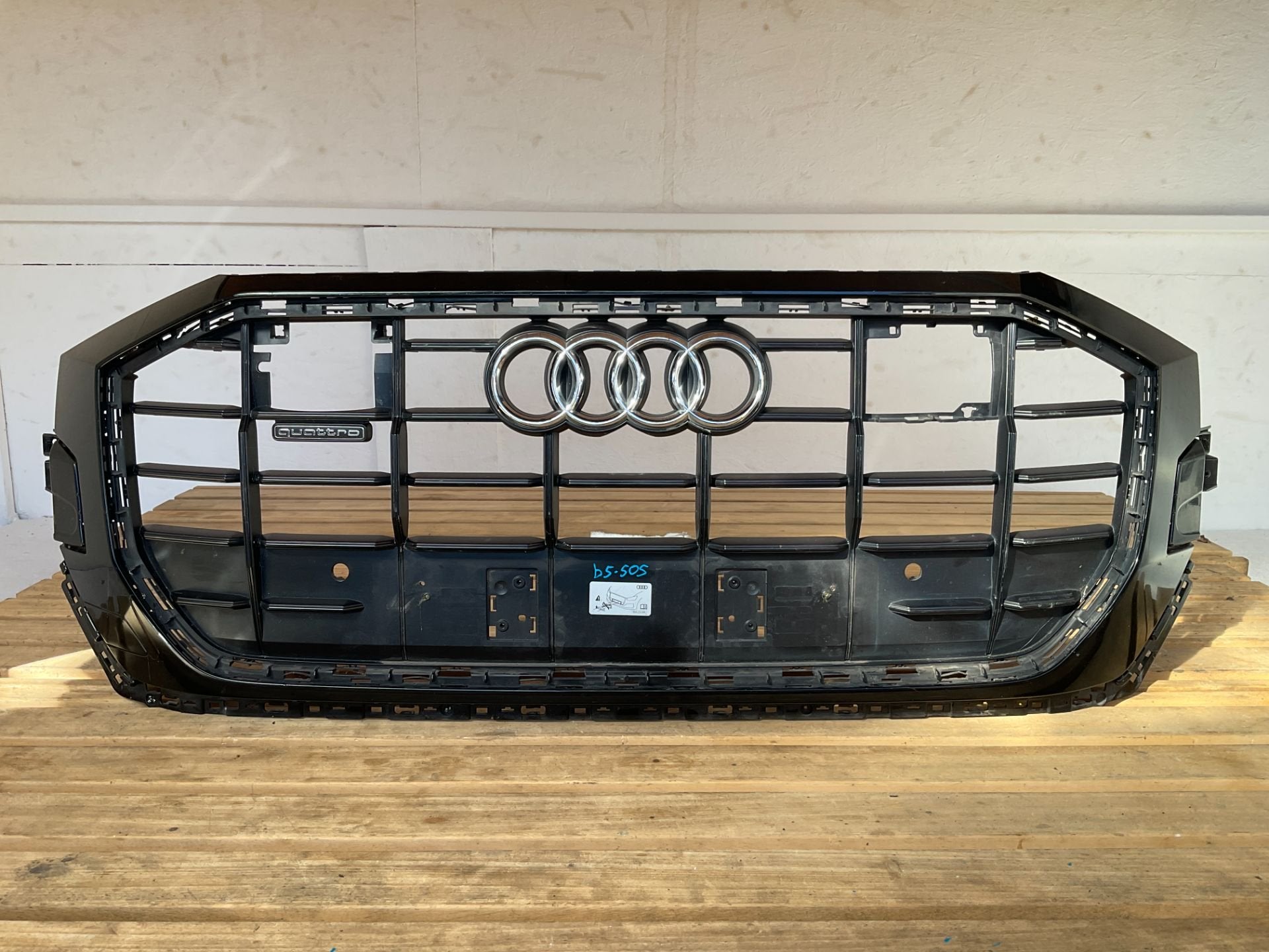 Grille de pare-chocs Audi Q8 SQ8 2018 2023 4M8853651 b5-505, Autos : Pièces & Accessoires, AUDI AG, Auto-Union-Strasse 1
85045  Ingolstadt, DE