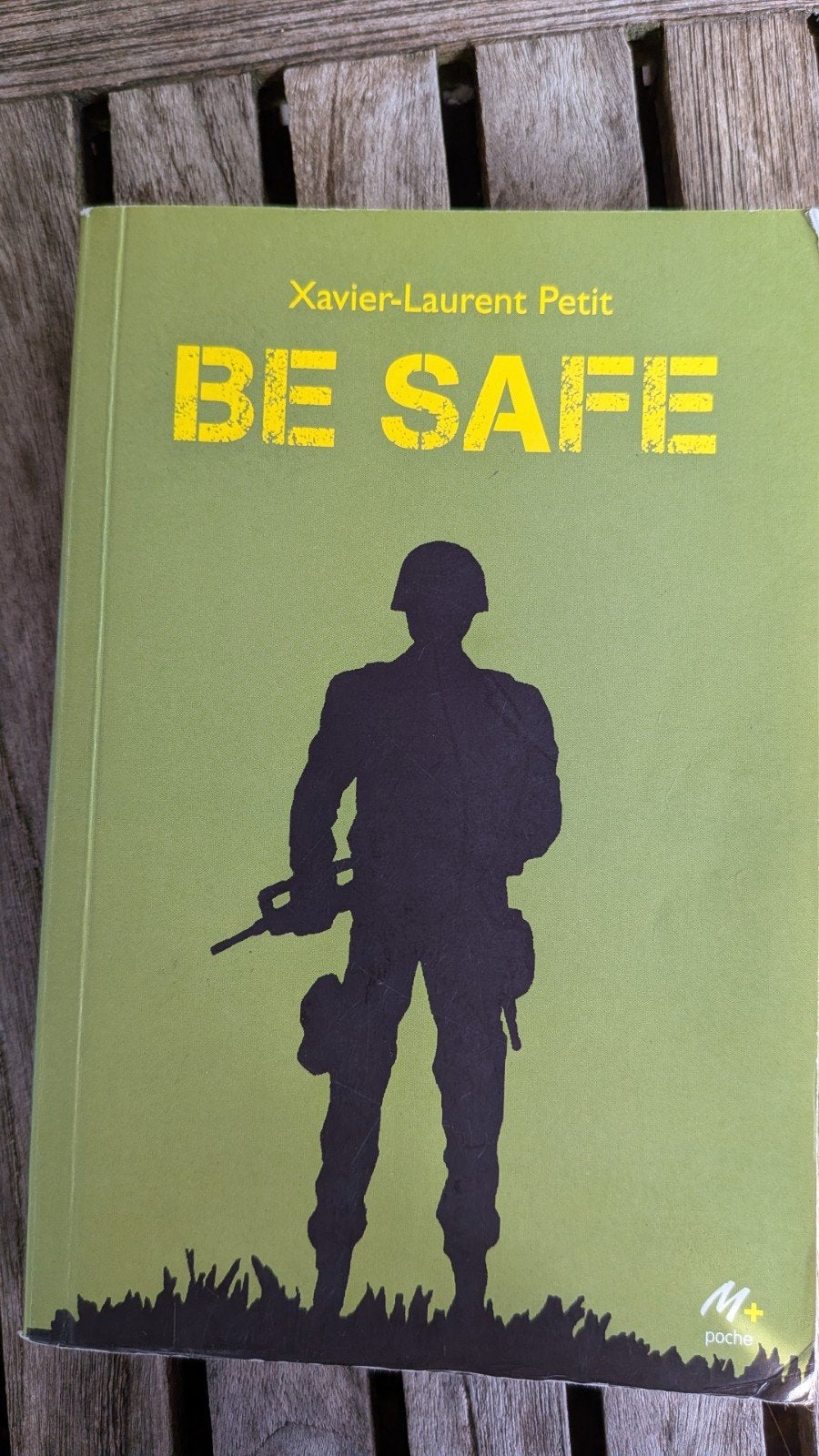 Be Safe, Livres, Enlèvement