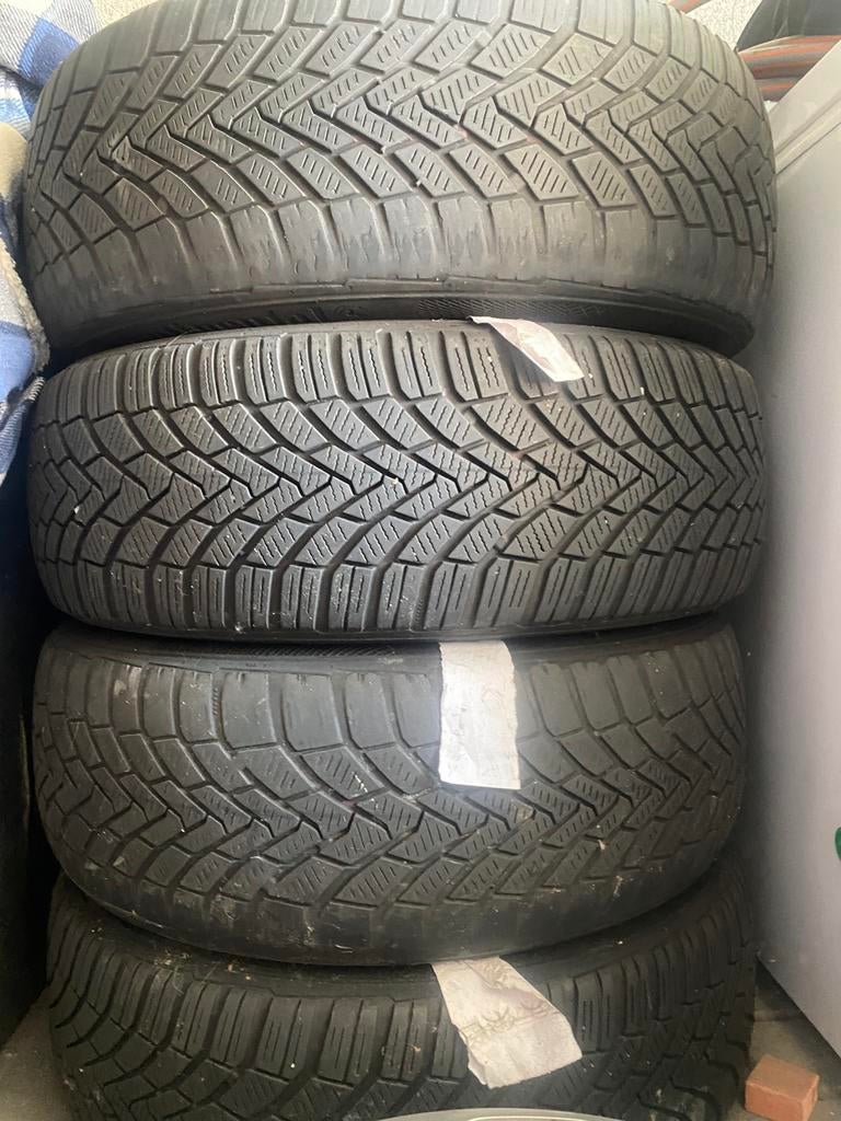 Winterbanden met velgen + wieldeksel. ford focus 2, Ophalen, Zo goed als nieuw