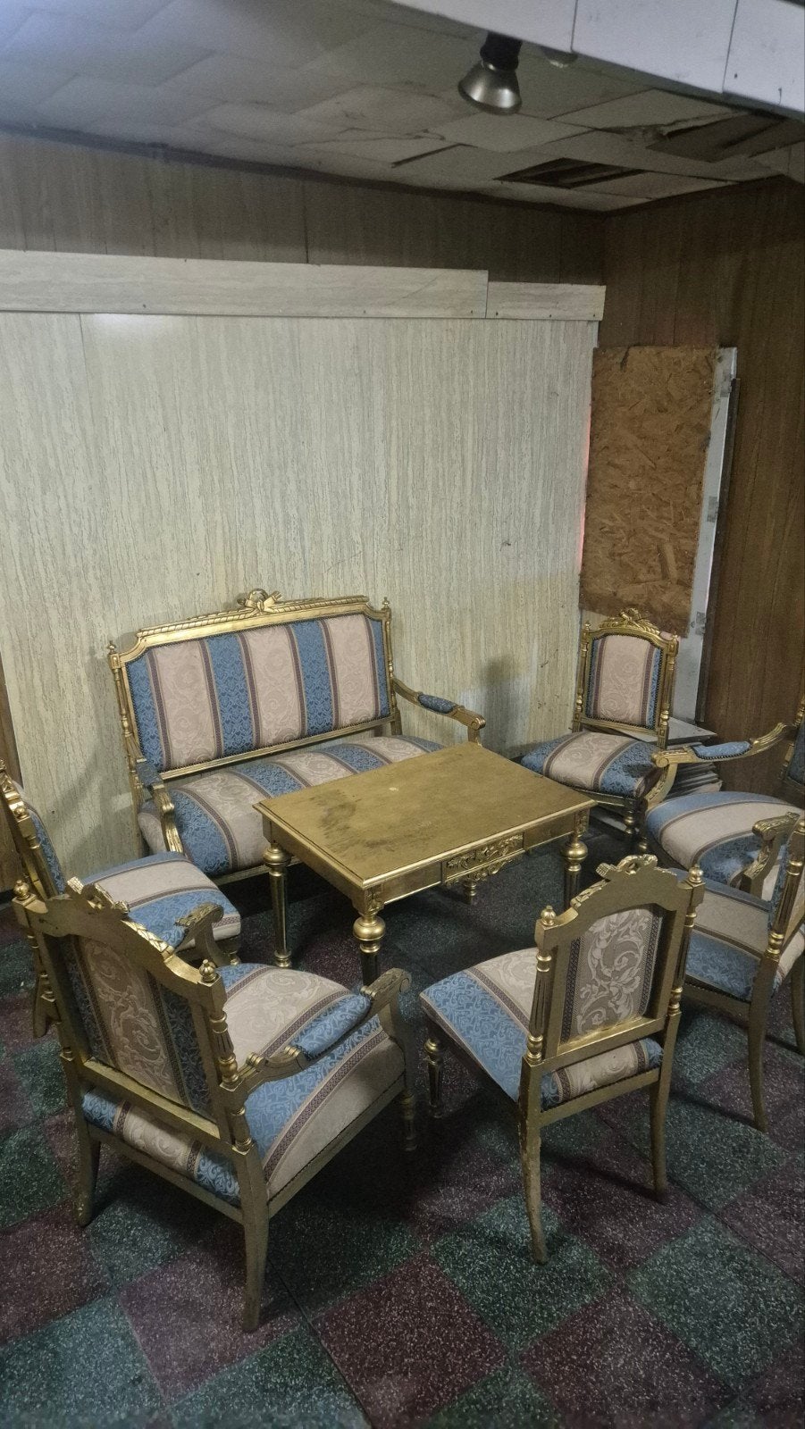 Antieke salon., Ophalen