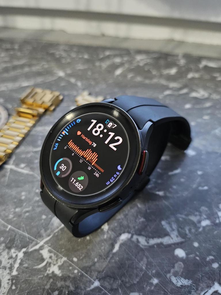 Montre Galaxy 5 Pro en titane, Enlèvement, Comme neuf