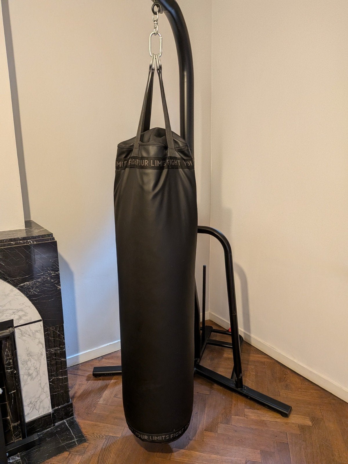 Sac de frappe 50kg + Support autoportant Outshock, Enlèvement, Comme neuf, Sac de boxe