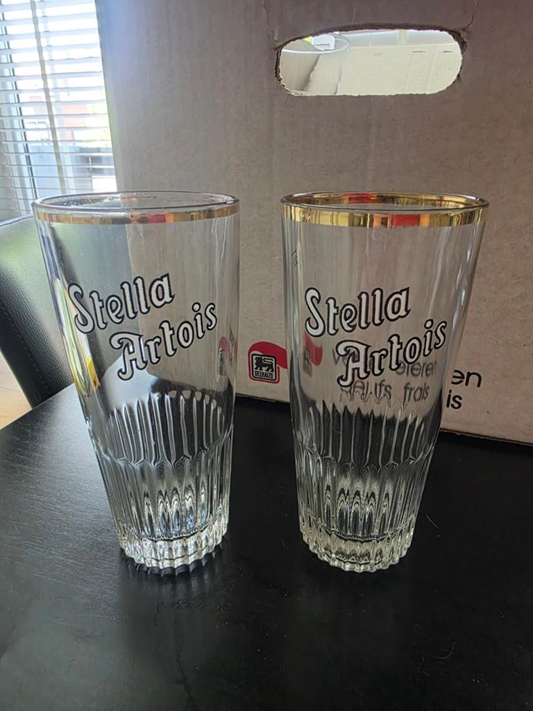 2 stella artois glazen, Verzamelen, Glas en Drinkglazen, Ophalen
