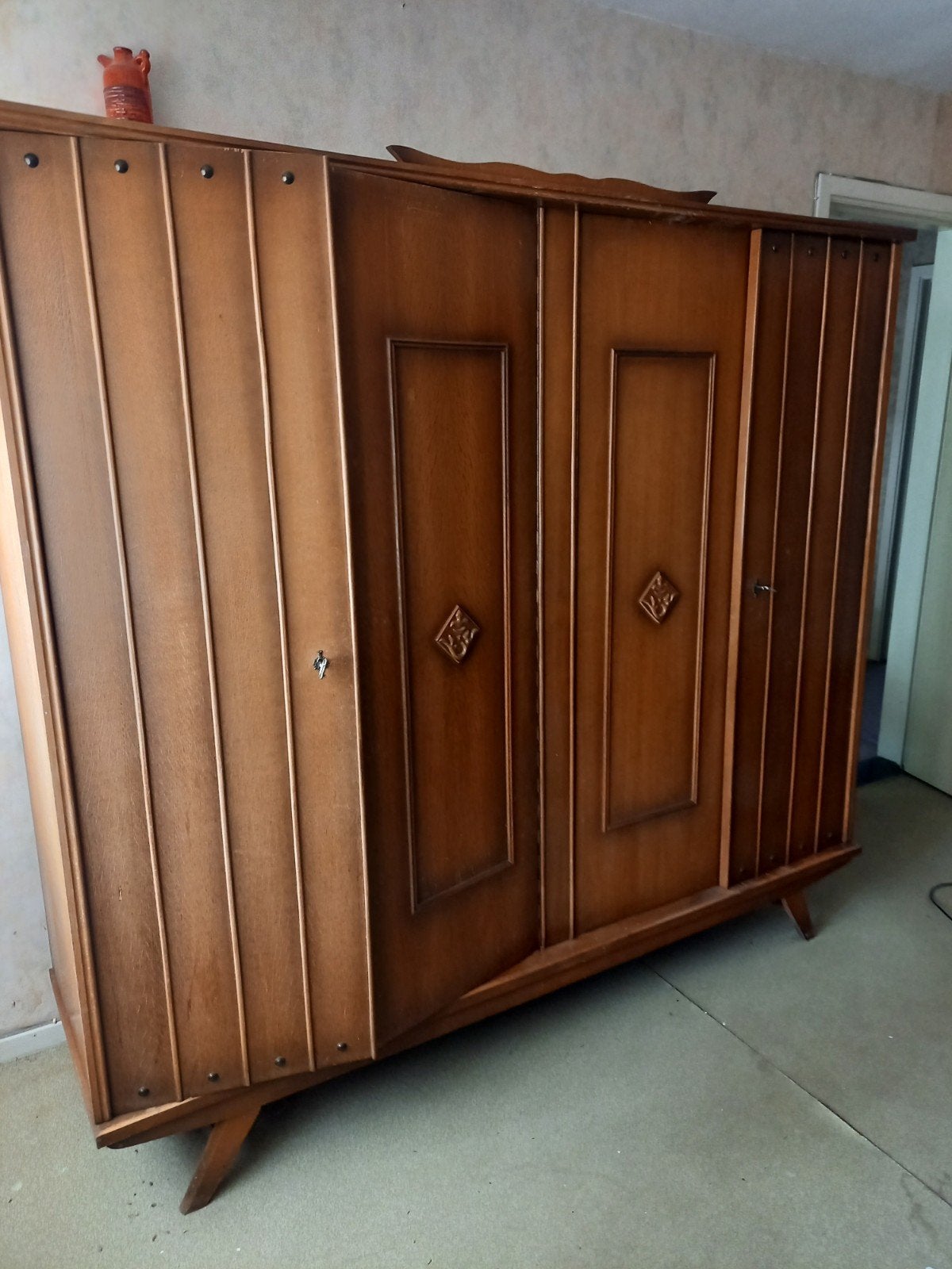 oude vintage kleerkast, Ophalen