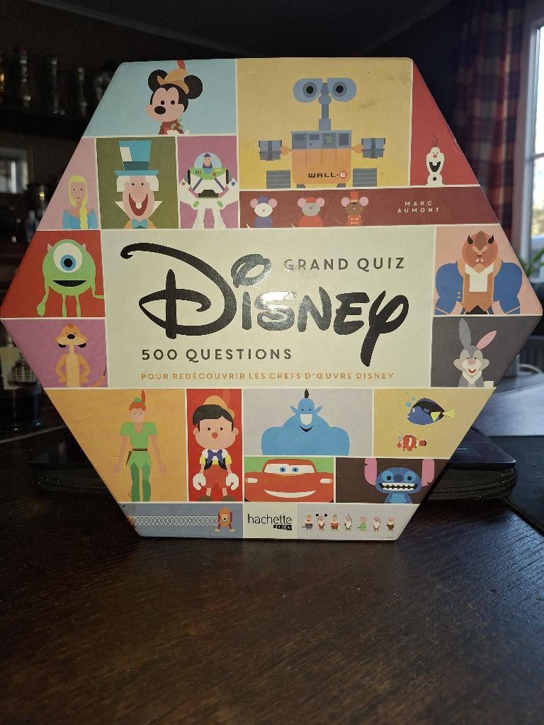 GRAND QUIZ DISNEY   HACHETTE, Cinq joueurs ou plus, Enlèvement ou Envoi, Comme neuf