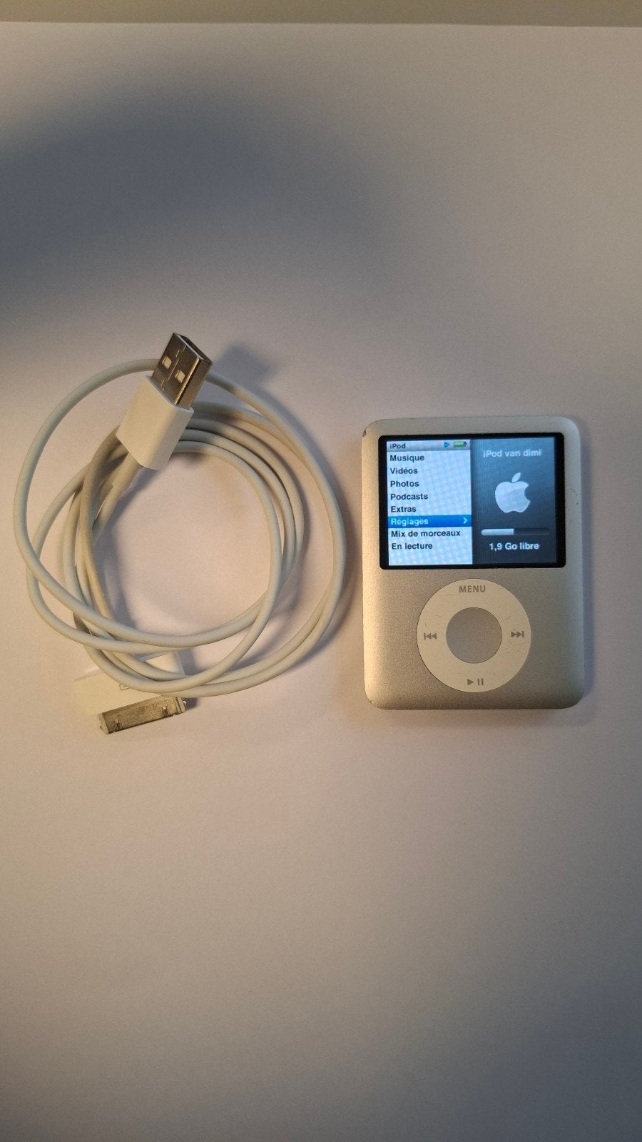 Ipod Nano 3ème génération (4gb) fonctionne correctement, TV, Hi-fi & Vidéo, Lecteurs Mp3 | Apple iPod, Enlèvement ou Envoi, Nano