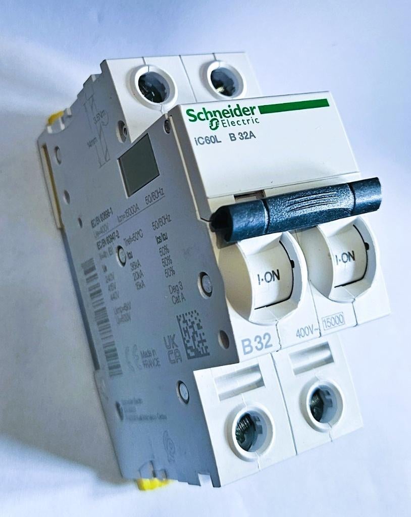 Disjoncteur Schneider iC60L 32A Bipo (2P) Courbe B - 15kA, Bricolage & Construction, Enlèvement ou Envoi, Utilisé, Autres types
