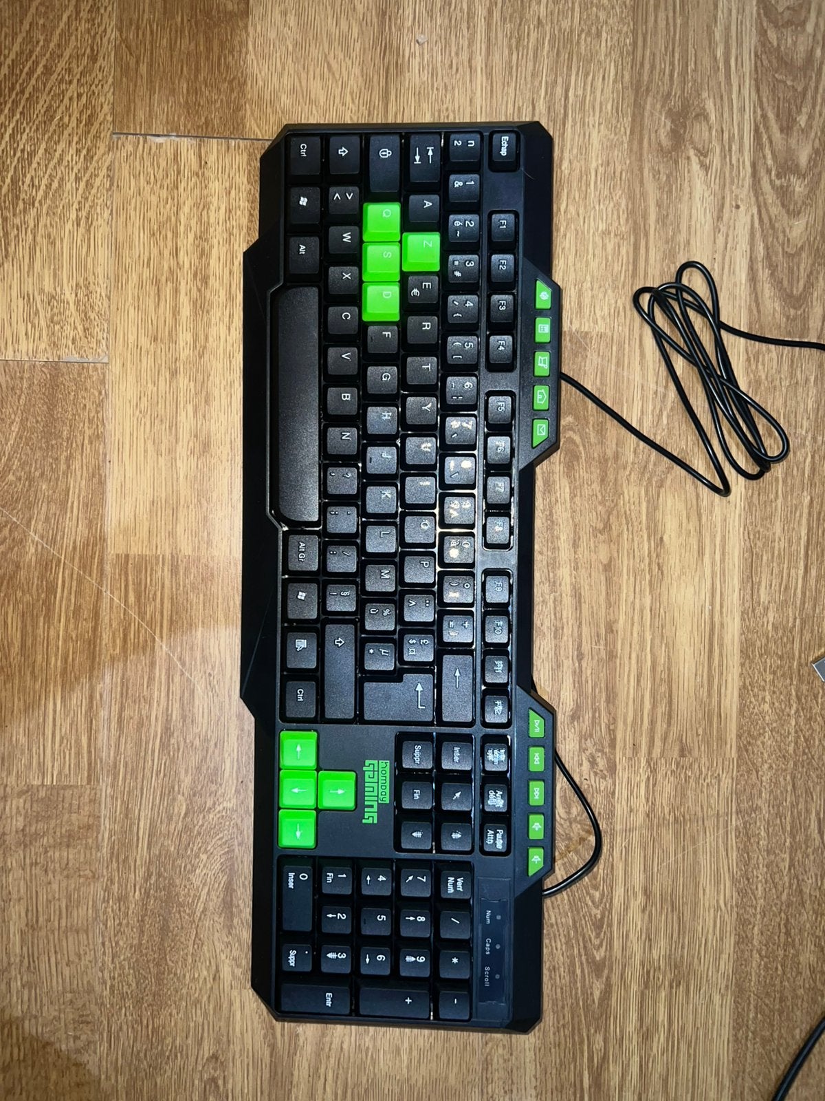 Set 4 en 1 clavier souris casque et tapis de sourie neuve, Informatique & Logiciels, Claviers, Neuf, Clavier gamer, Enlèvement ou Envoi