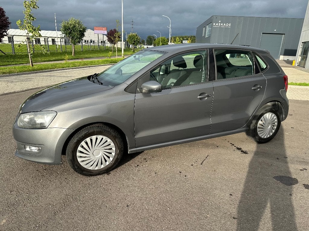 VW .. POLO .. 12cc .. 99.500km .. 09/2013 .. 5 DEUREN .., Auto's, Voorwielaandrijving, Euro 5, Stof, Zwart