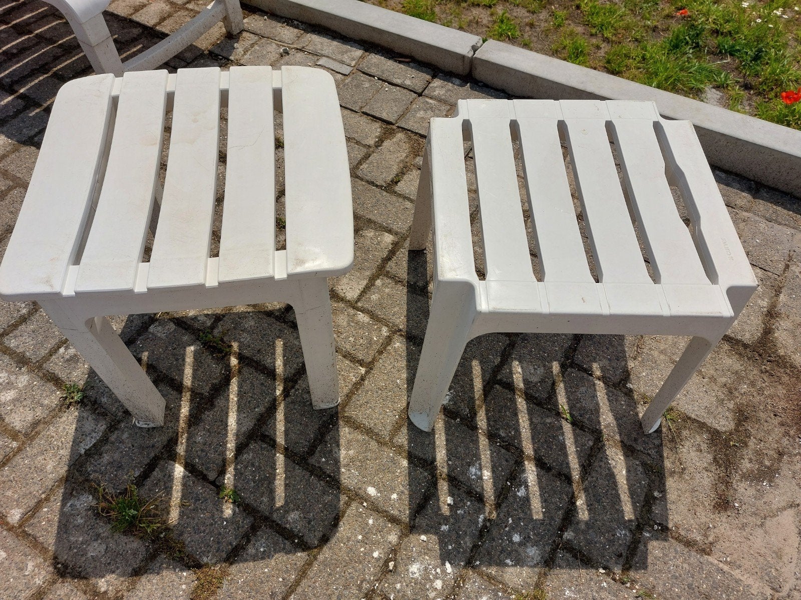 Witte stevige ligstoel, Ophalen