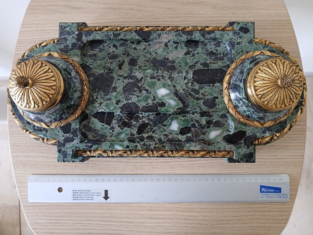 Encrier en marbre vert avec montures en bronze doré, Enlèvement