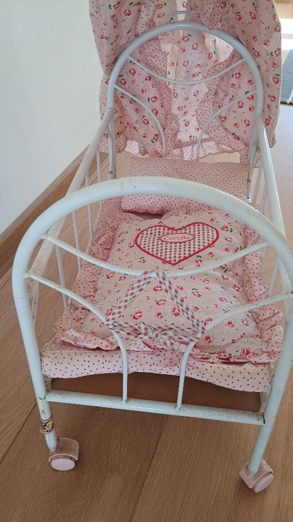Lit pour poupée, en fer ( avec draps) COROLLE. TBE, Enfants & Bébés, Jouets | Poupées, Enlèvement
