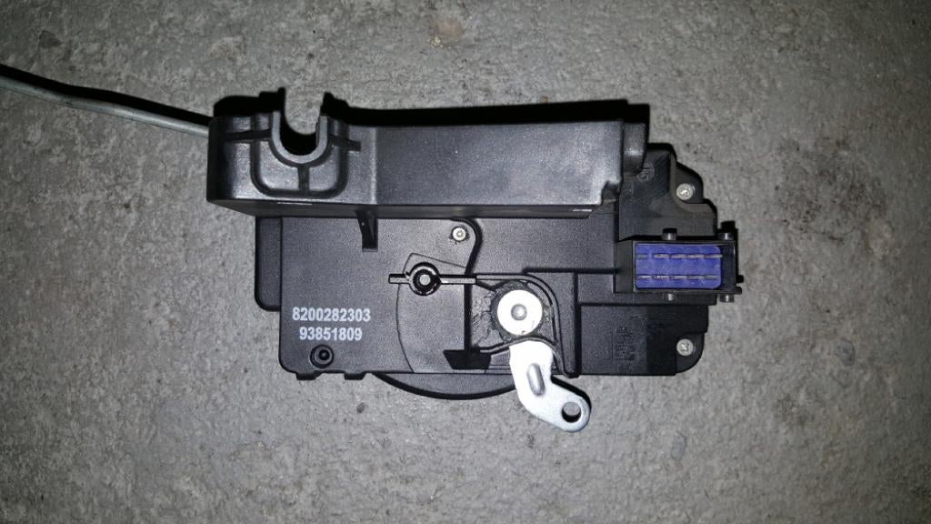 Slotmechaniek Opel Vivaro 2007 links-voor, Ophalen of Verzenden, Opel