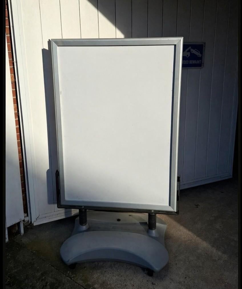 Stoepbord A0, Ophalen