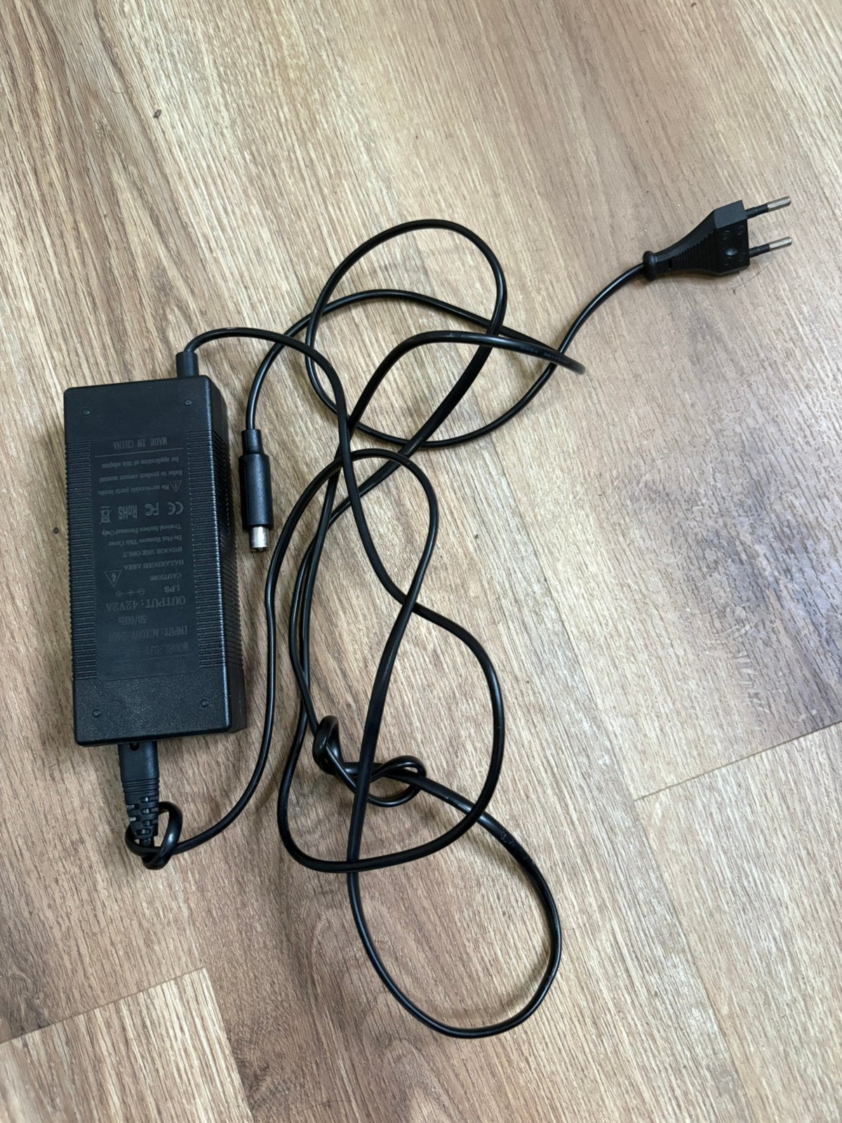 Chargeur trottinette, Enlèvement, Comme neuf