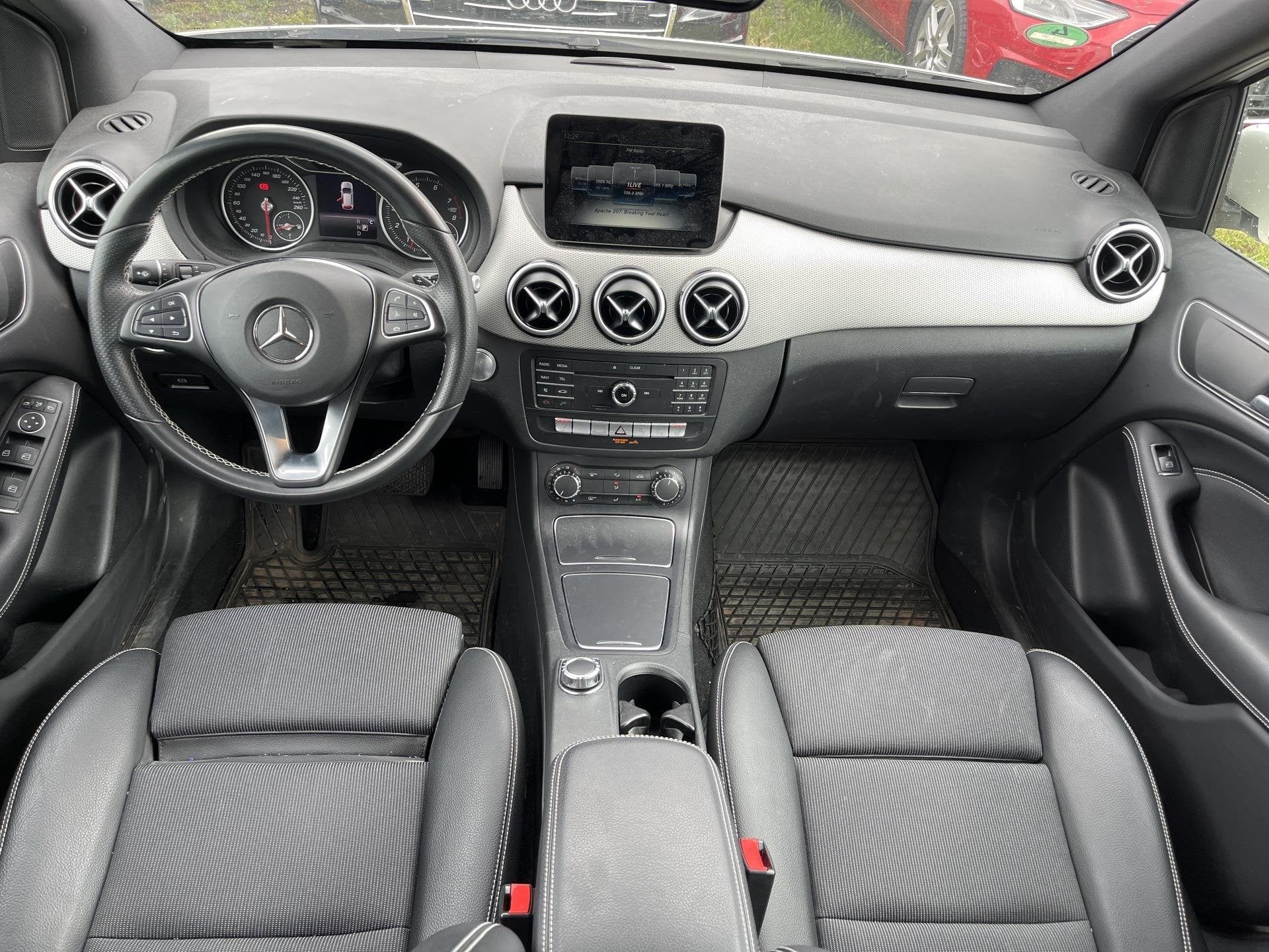 Mercedes-Benz B-Klasse 180 Luxury Line | Navigatie | Parkeer, Achat, Entreprise, Noir, 1200 kg