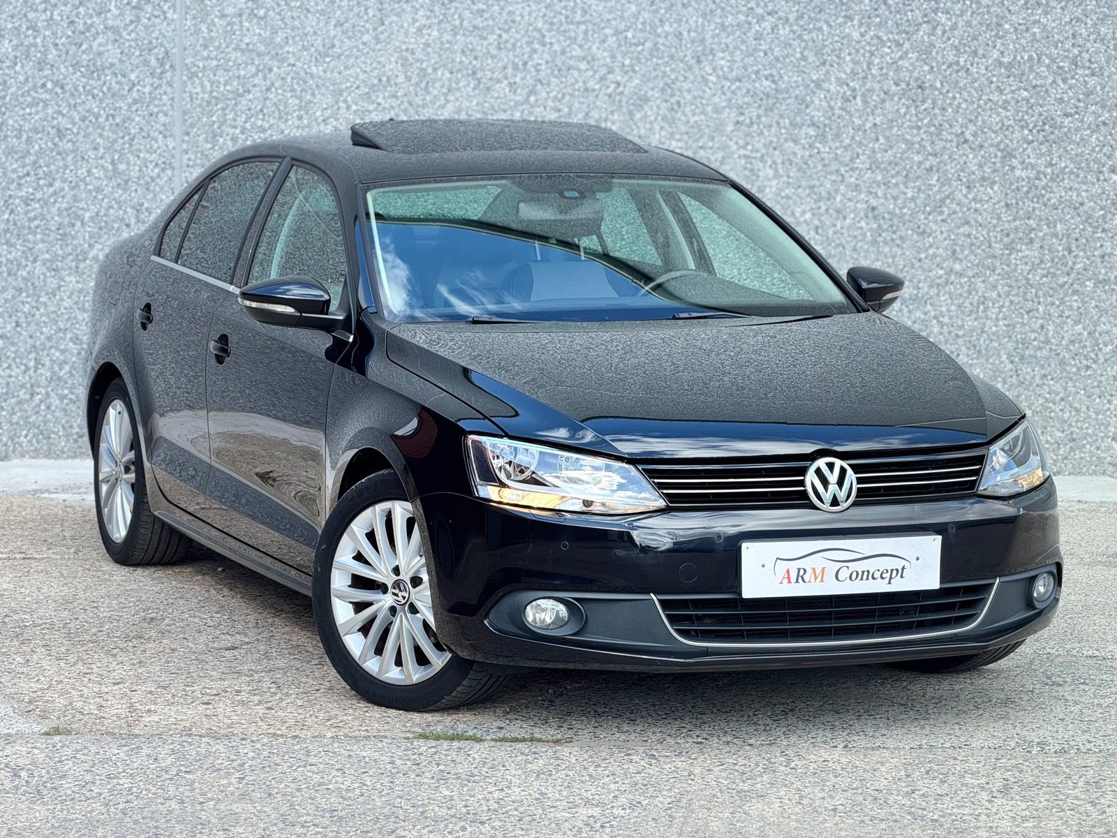 Volkswagen Jetta 1.4 TSI essence Toit/Cuir/ Garantie 12Mois, Auto's, Automaat, Euro 5, Zwart, Zwart