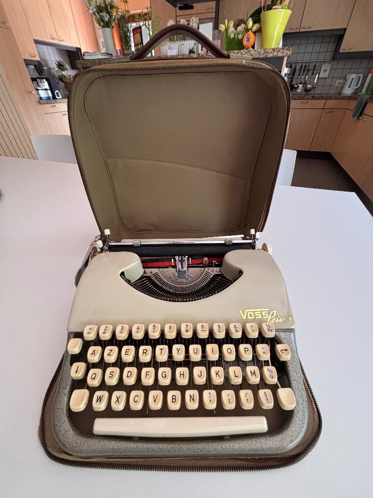 VOSS PRIVAT Vintage Schrijfmachine, Diversen, Typemachines, Ophalen of Verzenden