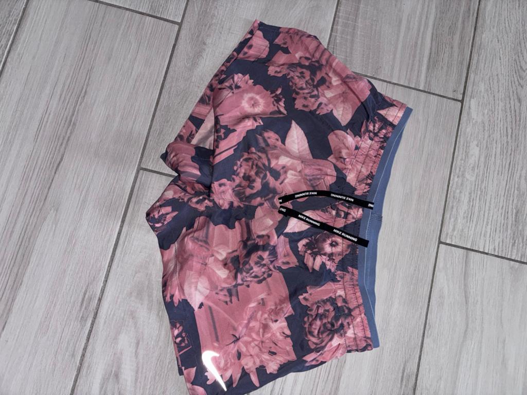 Short nike running dri fit rose hyper rare, Vêtements | Hommes, Vêtements de bain & Maillots de bain, Enlèvement ou Envoi, Rose