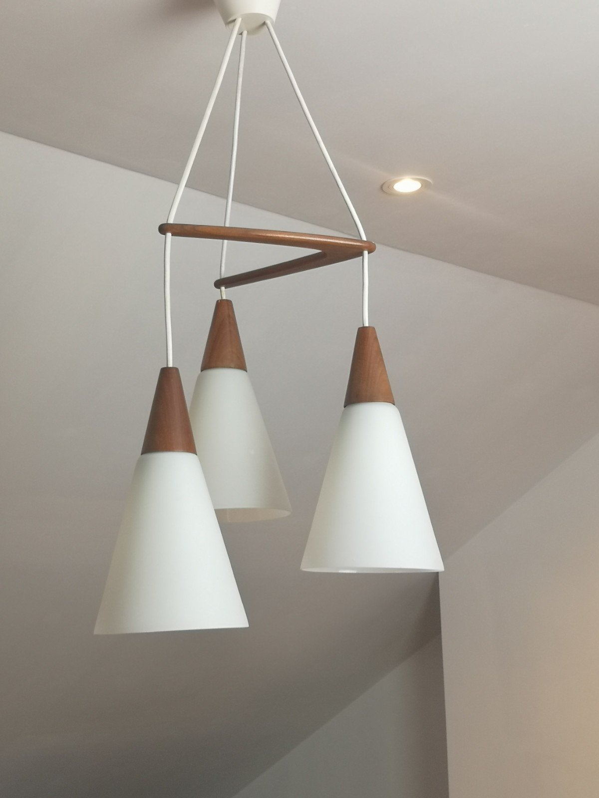 Belle lampe suspendue design du milieu du siècle 'Trignac', Maison & Meubles, Lampes | Suspensions, Enlèvement ou Envoi