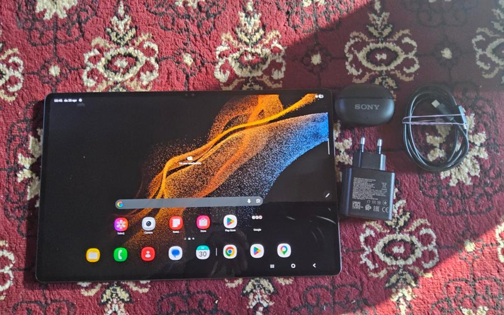 Samsung galaxy s8 ultra met accessoires. Met Sony buds

Sams, Computers en Software, Android Tablets, Ophalen