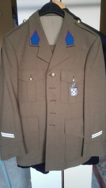ABL groen legerkostuum Neirynck 1986 Mt 46S Nieuw staat, Verzamelen, Ophalen, Landmacht, Kleding of Schoenen