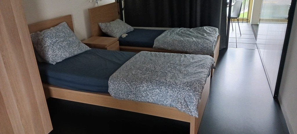 2 IKEA MALM eenpersoonsbedden – houtlook – ZO GOED ALS NIEUW, Huis en Inrichting, Ophalen, 90 cm, Zo goed als nieuw, 200 cm
