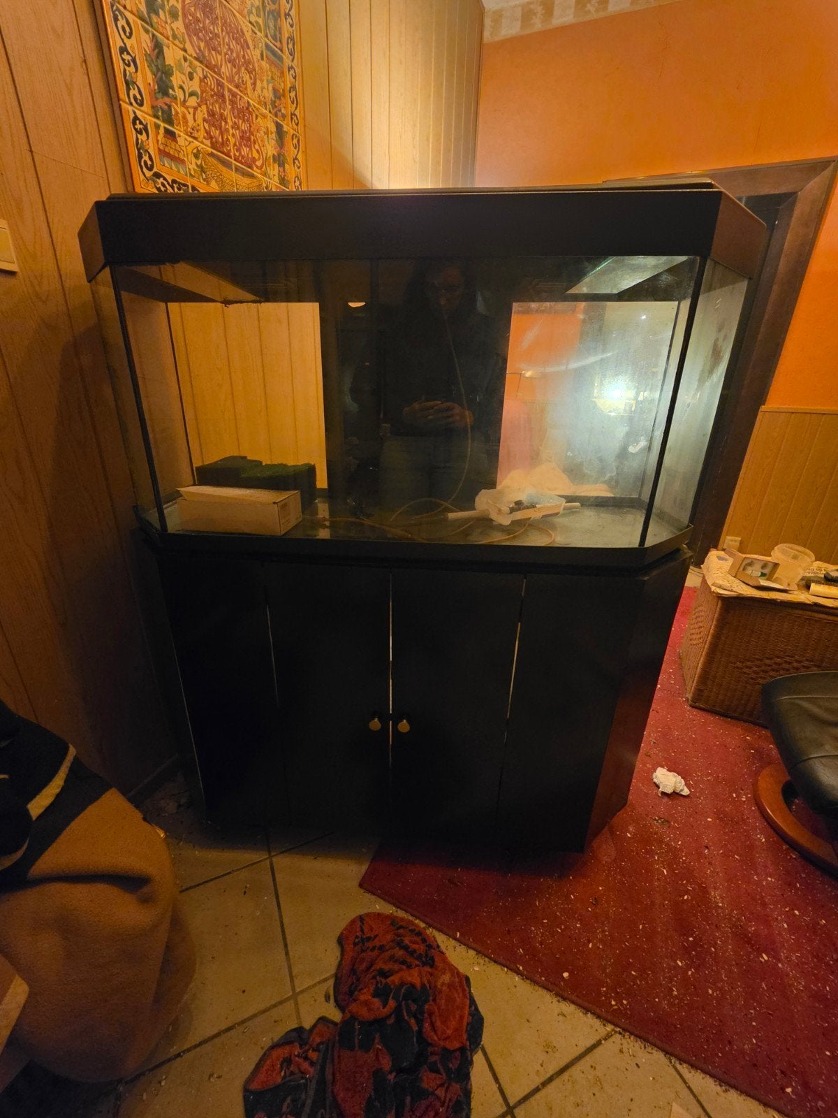 Aquarium + armoire + accessoires, Enlèvement