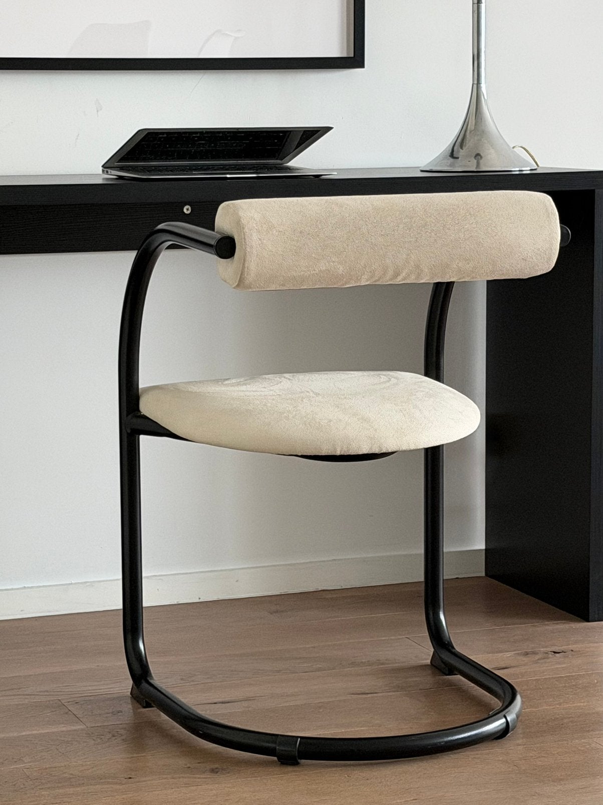 Vintage cantilever stoel, staal met creme stof, Ophalen, Zo goed als nieuw, Zwart