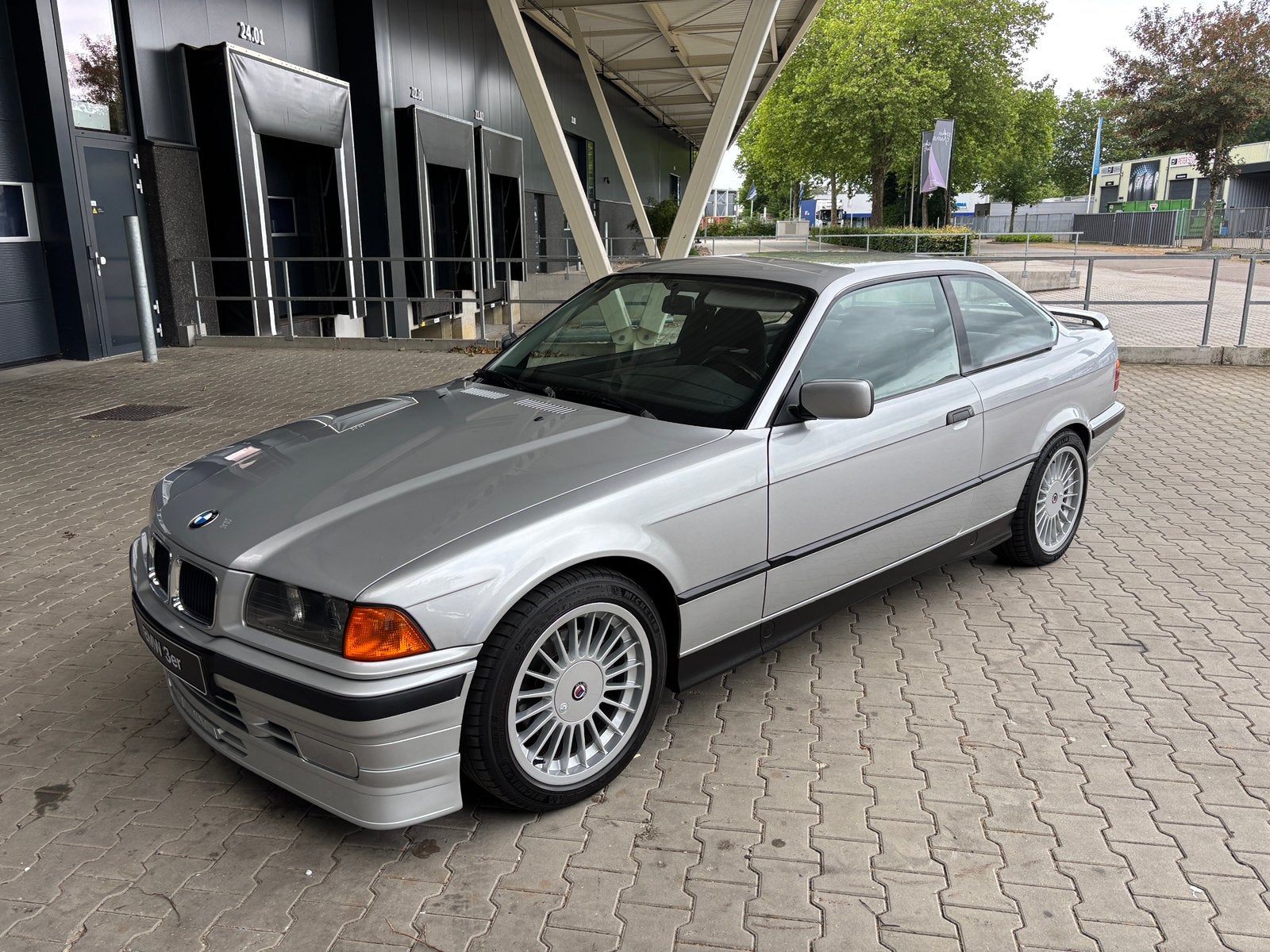 BMW E36 320ia Coupe BJ.1992 173.000km, Auto's, Achterwielaandrijving, Alcantara, Climate control, Particulier