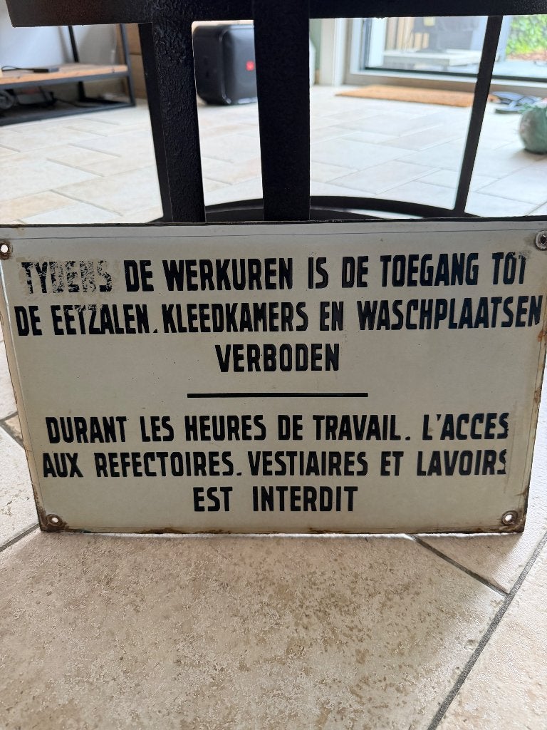 Emaille bord, Enlèvement