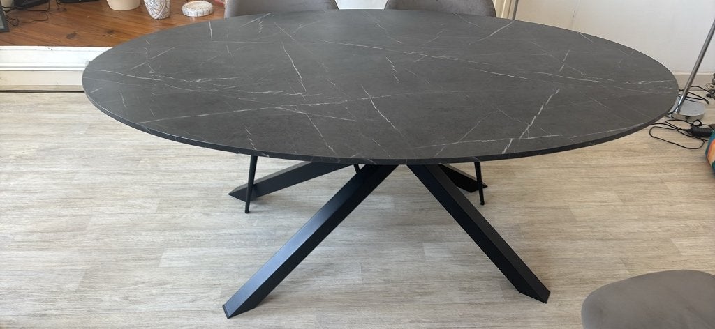 Table effet marbré, Maison & Meubles, Enlèvement, Comme neuf, Quatre personnes, Ovale