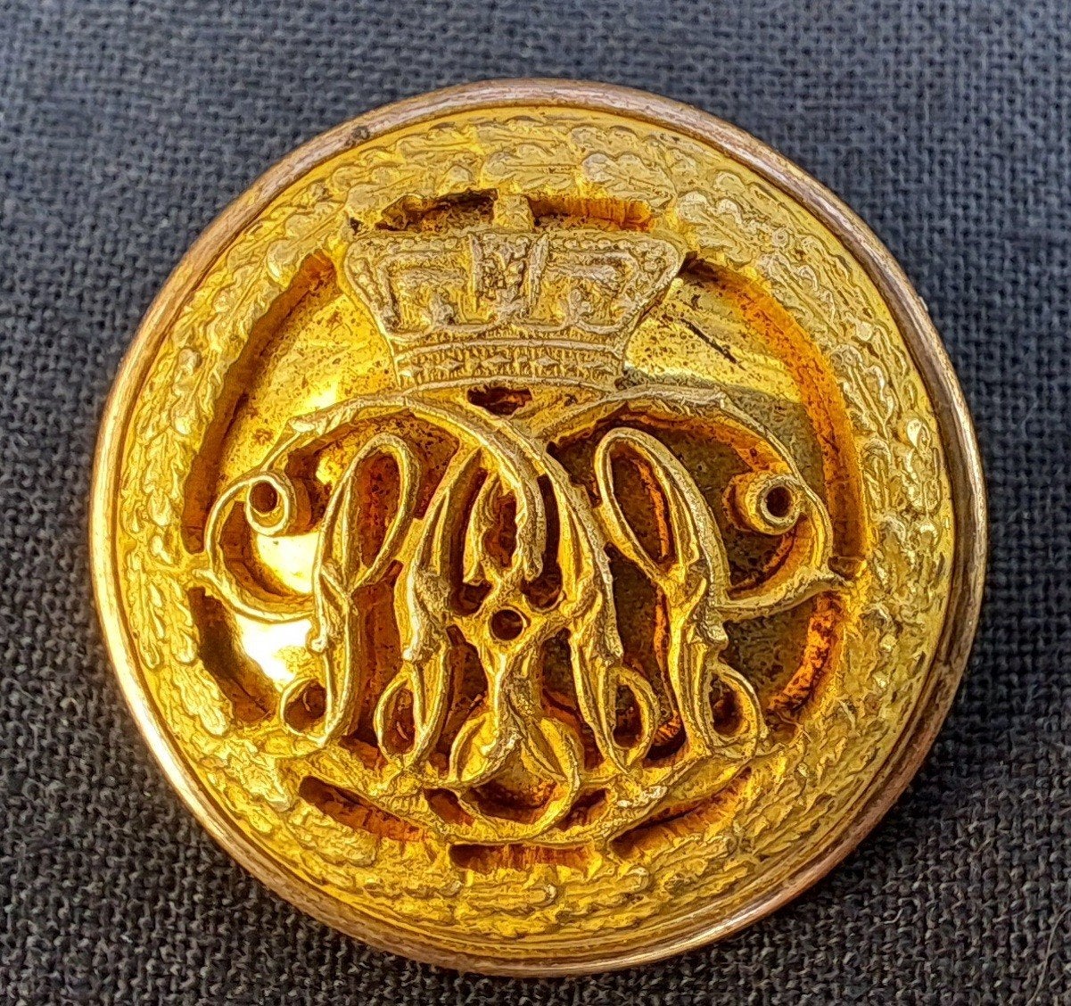 3 gebeitelde gouden koperen knopen | 3 fabrikanten, Ophalen of Verzenden