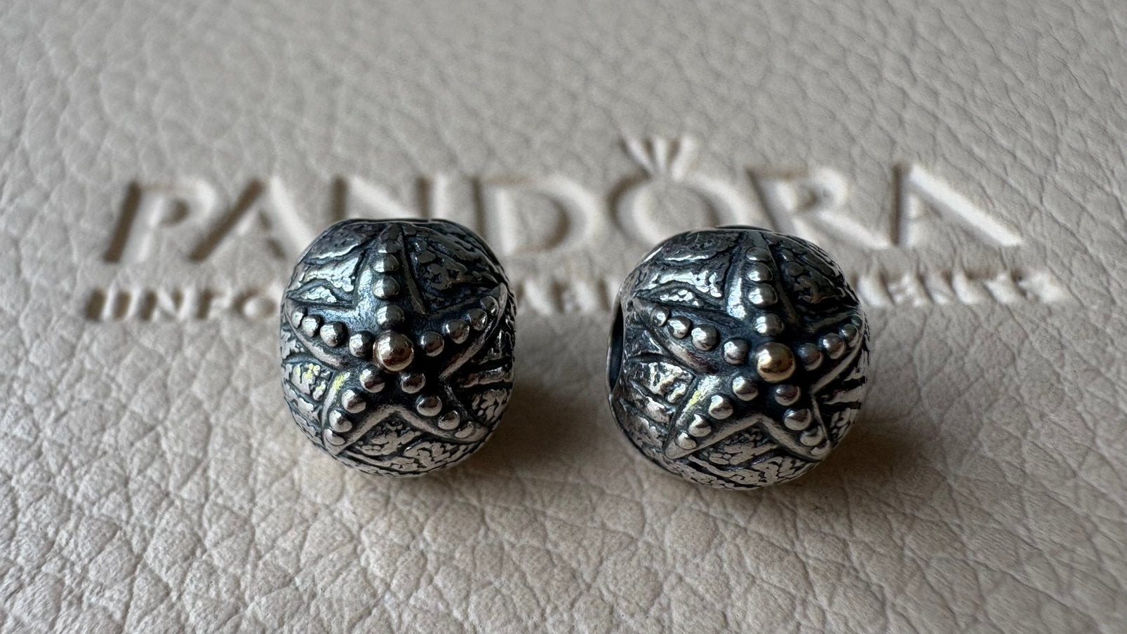 Pandora Seashore clip met 14kt goud, Handtassen en Accessoires, Bedels, Ophalen, Pandora, Nieuw, 2 of 3 bedels