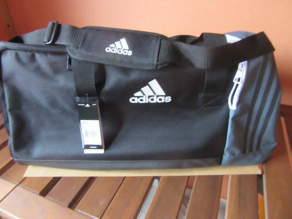 sporttas Adidas, Handtassen en Accessoires, Tassen | Sporttassen, Nieuw, Unisex volwassen, Ophalen of Verzenden