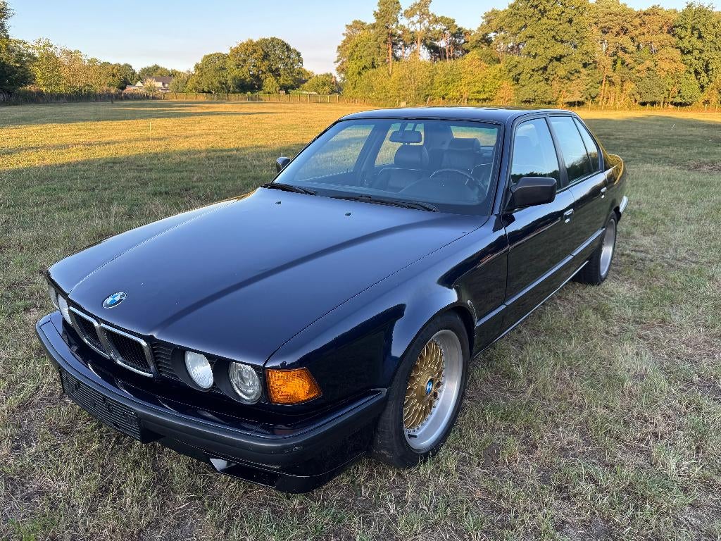 BMW 750i OLDTIMER met 274000 km in propere staat, Auto's, Automaat, 4 deurs, Achterwielaandrijving, Zwart