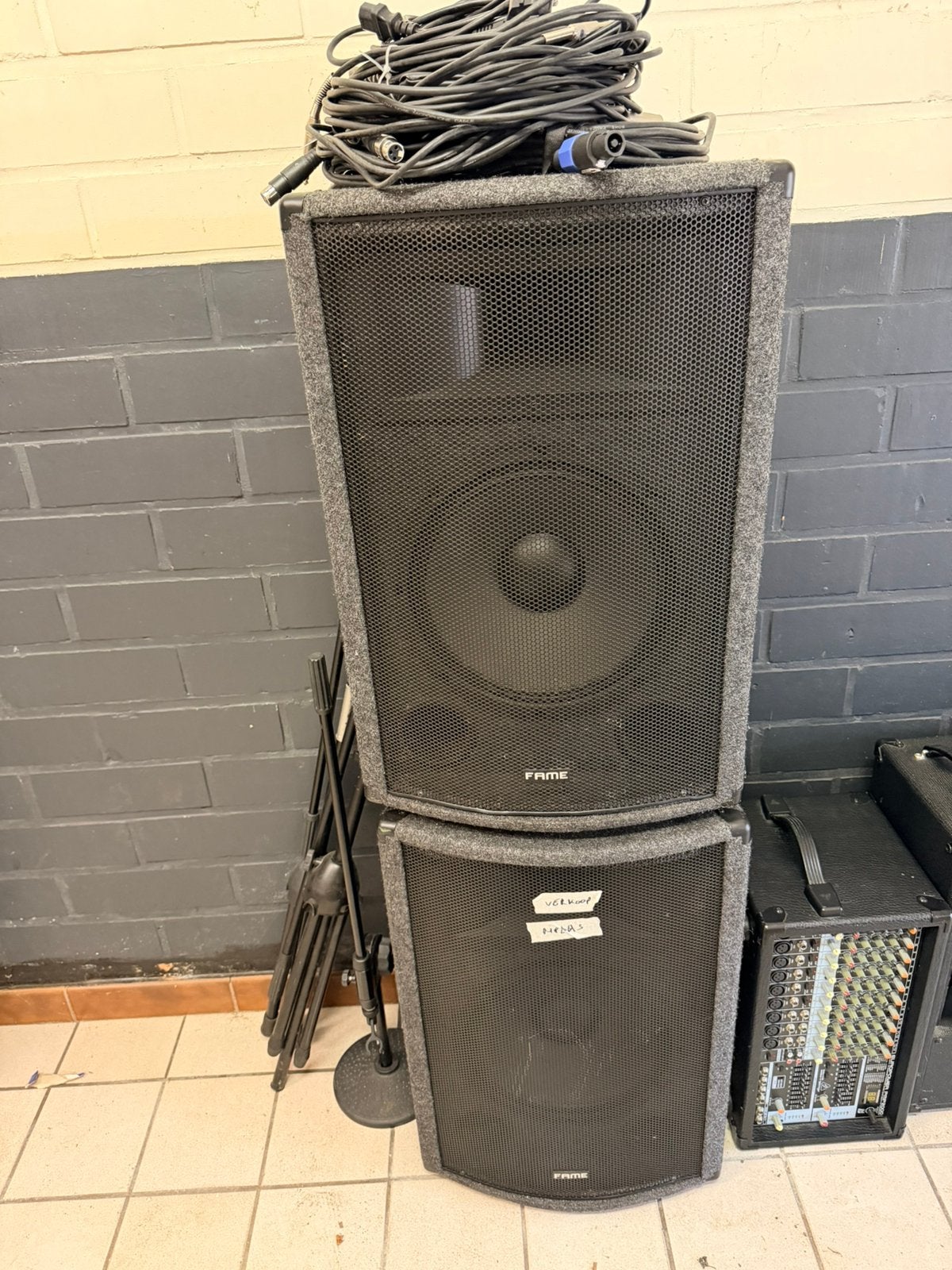 Complete PA installatie incl 4 micros -  voor bands of feest, Ophalen, Gebruikt