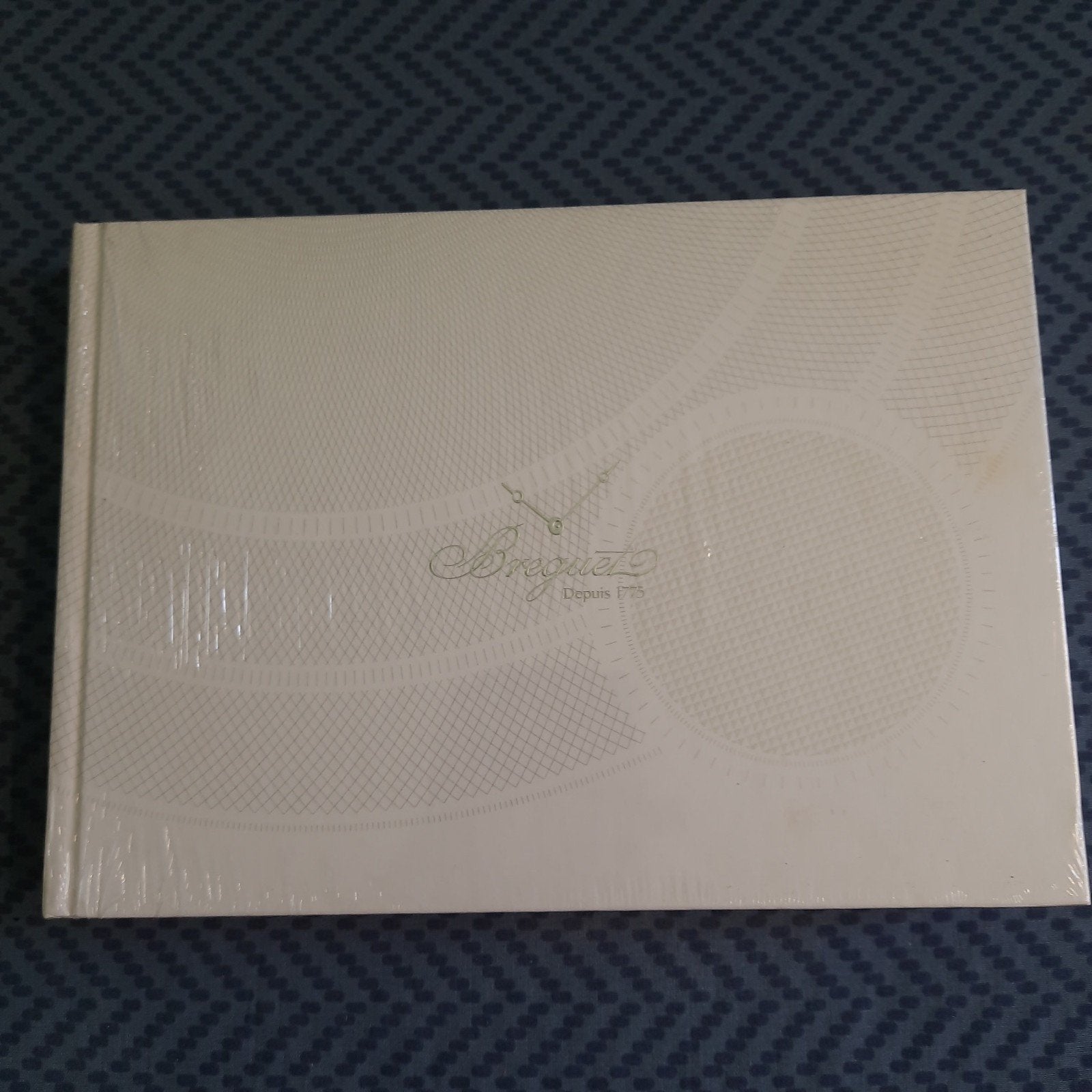 BREGUET *VINTAGE CATALOGUS HARD COVER BOEK* SEALED * NEW *, Boeken, Catalogussen en Folders, Nieuw, Catalogus, Ophalen