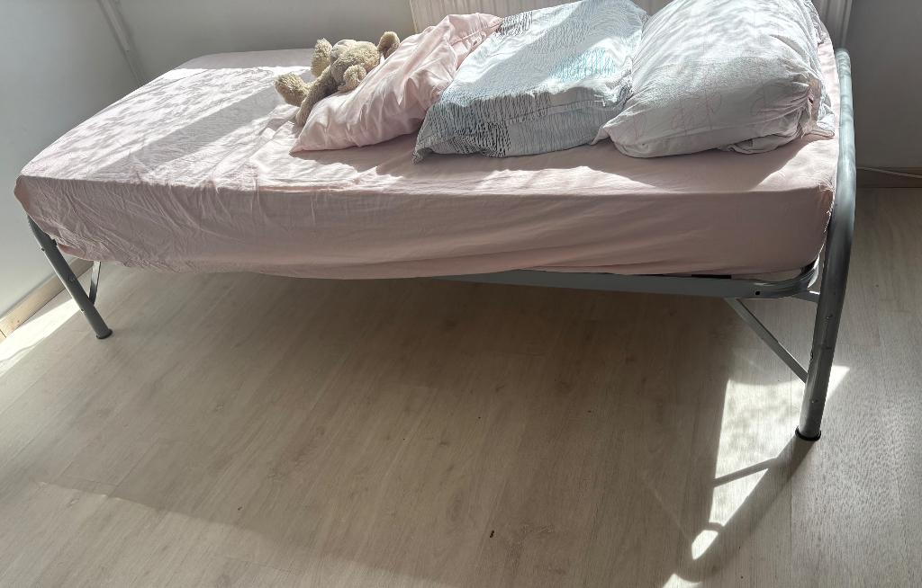 ️ Te koop: bed - in goede staat!, Ophalen, Gebruikt, Eenpersoons, 210 cm