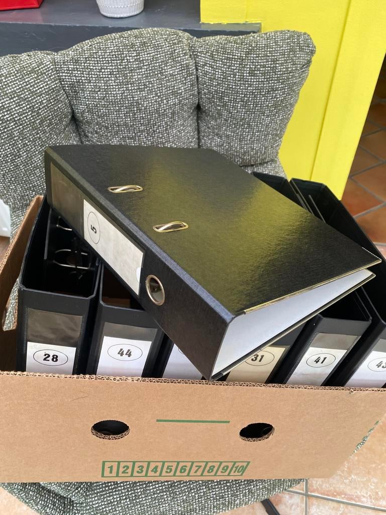 Lot de 48 classeurs plastifiés, Enlèvement, Comme neuf