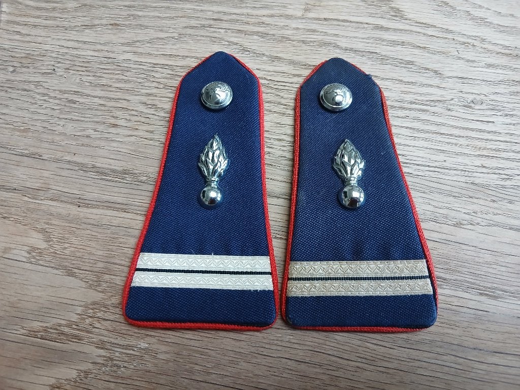 Paire grades gendarmerie 1, Envoi, Gendarmerie, Emblème ou Badge