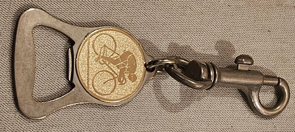 Ouvre-bouteille avec motif de vélo
Il s'agit d'une collectio, Enlèvement ou Envoi