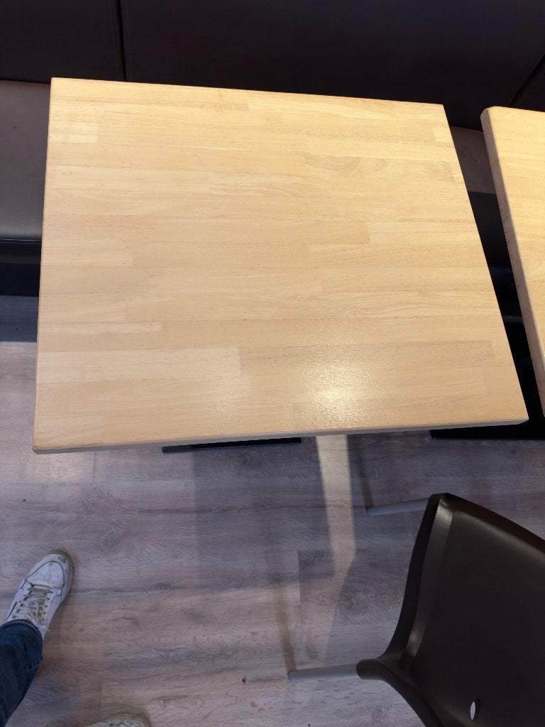 30 tables horeca en bois massif – à l’unité ou en lot, Quatre personnes, Bois, 50 à 100 cm, Enlèvement